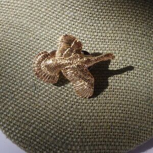 Women`s gold tone turkey brooch pin. 1 5/8 inches